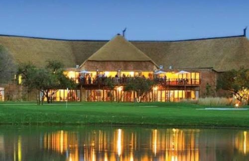 Leeupoort Villa | Zebula Golf and Wildlife Estate - Giraffe Plains Pax 4 - Moi Signature Luxury villa