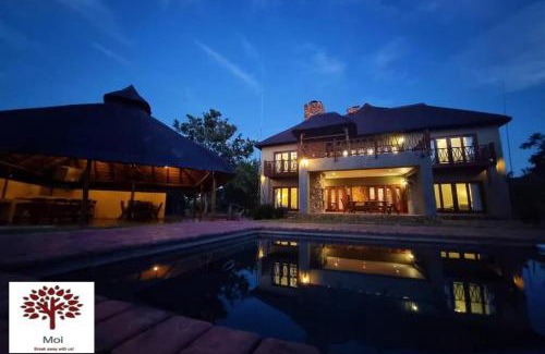 Leeupoort Villa | Zebula Golf and Wildlife Estate - Aardwolf Pax 10 - Moi Signature Luxury villa