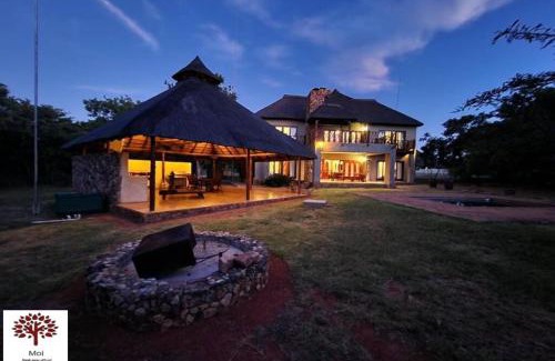 Leeupoort Villa | Zebula Golf and Wildlife Estate - Aardwolf Pax 10 - Moi Signature Luxury villa
