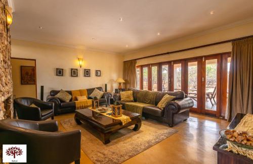 Leeupoort Villa | Zebula Golf and Wildlife Estate - Aardwolf Pax 10 - Moi Signature Luxury villa