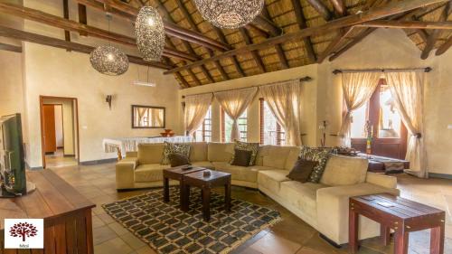 Leeupoort Villa | Zebula Golf and Wildlife Estate - Oryx Walkway Pax 16 - Moi Signature Luxury villa