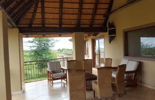 Leeupoort Villa | Zebula Golf and Wildlife Estate - Owl's Haven Pax 10 - Moi Signature Luxury villa