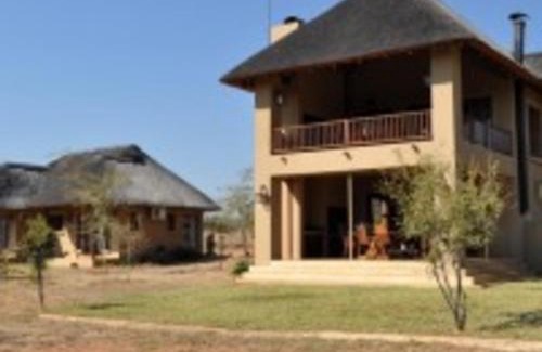 Leeupoort Villa | Zebula Golf and Wildlife Estate - Squirrel Pandemonium Pax 12 - Moi Signature Luxury villa