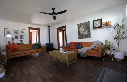 Hanford House | ZEN DEN Entire home to relax and enjoy the earthy feels..