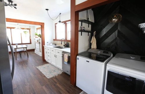 Hanford House | ZEN DEN Entire home to relax and enjoy the earthy feels..