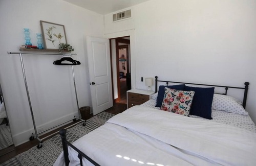 Hanford House | ZEN DEN Entire home to relax and enjoy the earthy feels..