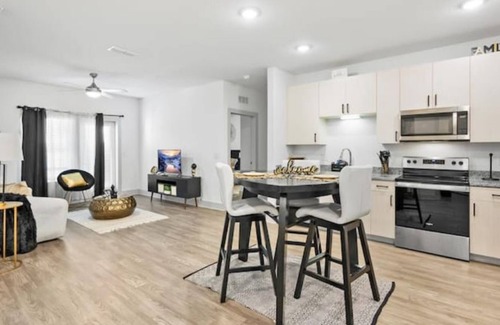 St. Johns Apartment | Zen Den Rental Unit