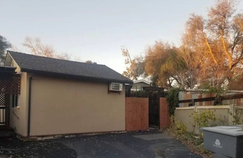 Loomis Cottage | Zen Influenced Cottage in DT Loomis with Complimentary Wine!