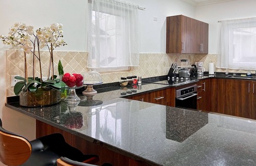 Gibbs Bay Condo | Zenbreak Kingsgate #4