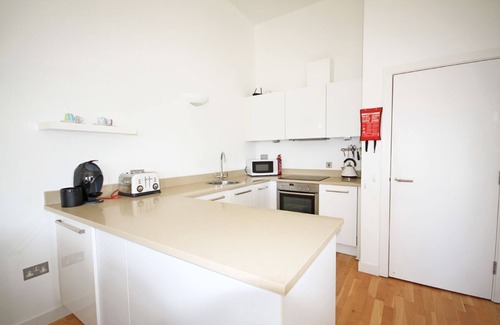 Newquay Apartment | Zenith 16 is a beautiful apartment overlooking Porth Beach