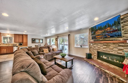 Round Hill Village House | Zephyr Cov 5BR4BA -Pool,Spa,Steam Rm,5 Min 2 Ski