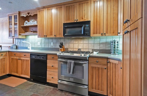 Midway Ski Chalet | Zermatt Resort Chalet for Groups & Families 722