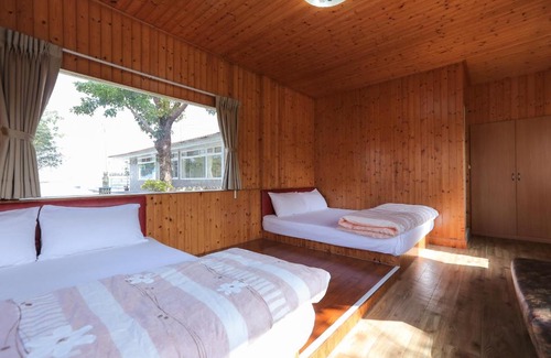 Baihe Bed & Breakfast | Zhang Yi Ya Zhu Homestay