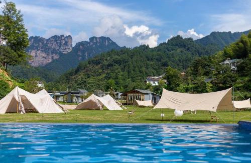 Wulingyuan Hotel | ZhangJiaJie Peak&Creek Resort-At National Forest Park with Free Shuttle