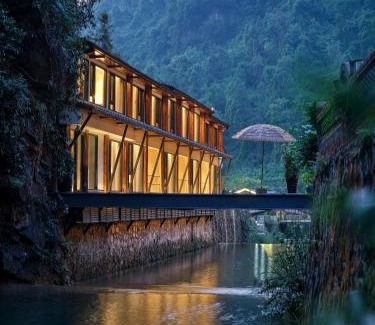 Wulingyuan Bed & Breakfast | Zhangjiajie ZEN Retreat-FairyLand,200 Meters to Secret Realm, MINI Forest Park, River Tracing,Hiking Route, Attraction Tickets Serivce, Free Shuttle to East Gate of Park, Free One Way Pick-up Service,Top Facility,Affordable Luxury,and New Designer Hotel