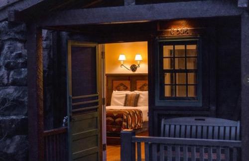 Zion National Park South Entrance Hotel | Zion Lodge - Inside the Park