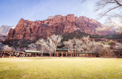 Zion National Park South Entrance Hotel | Zion Lodge - Inside the Park