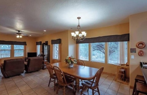 Zion National Park East Entrance House | Zion Views- Grandma's Place +Resort Access