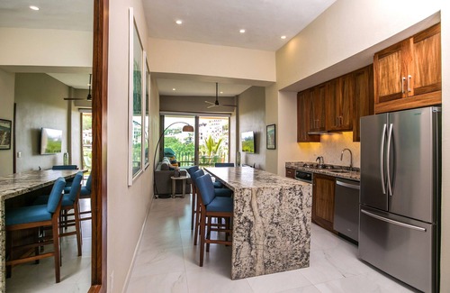 Emiliano Zapata Condo | Zona Romantica- Luxury condo with incredible view, heated rooftop pool & gym!