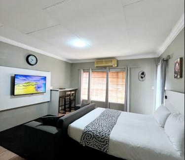 Polokwane Apartment | ZUCH Accommodation At Pafuri Self Catering-Deluxe Suite