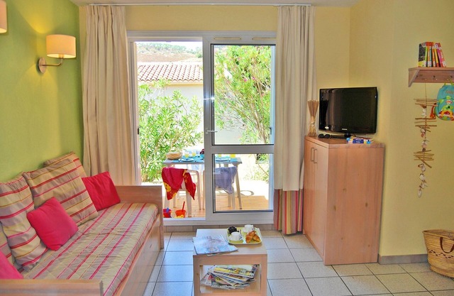 À quelques pas de la Plage, Tennis + Piscine!