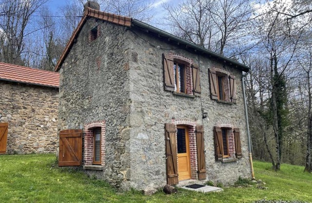 Écrin de Verdure à Châtel-Montagne pour Déconnexion Romantique - FR-1-489-447