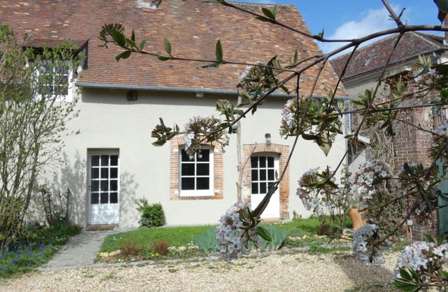 Élégante maison rénovée en campagne, proche de Dreux et Chartres, avec 2 chambres accueillantes. - FR-1-581-103