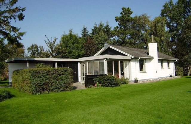Ørding/Øster Assels, lovely holiday house near Ørding beach. Free Wi-fi.