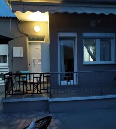 Οικία με αυλή και πάρκινγκ, μέσα στο κάστρο της πόλης