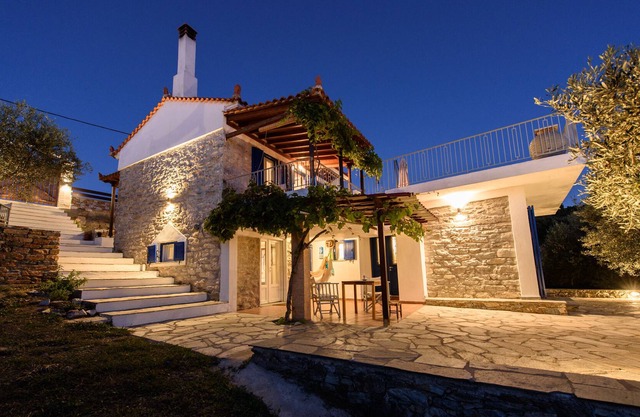 Πέτρινη ανακαινισμένη βίλλα 130τμ σε εξαιρετική Τοποθεσία