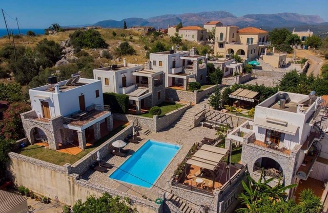 Όμορφο σπίτι με θέα θάλασσα και στην πισίνα