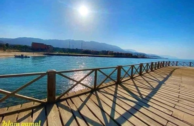 شاليه 3 غرف قريه بلومار الدوم عائلات للإقامة يطلب موافقه امنيه قبل 48 ساعه من الاقامه - توجد مصاريف لبوابة القرية - استهلاك الكهرباء على العميل