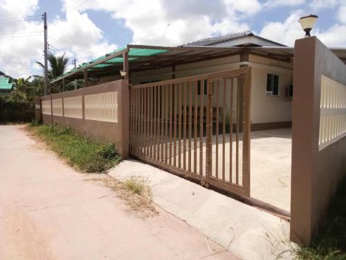 บ้านชาร์มมิ่ง บางเสร่ Charming Bangsaray