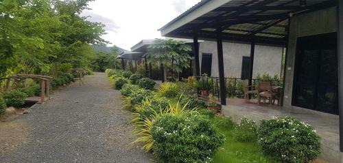 บ้านสราญรัตน์