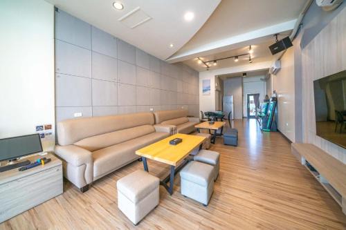 安平-宅17包棟 KTV 民宿 x 户外烤肉區-依人數開放房型