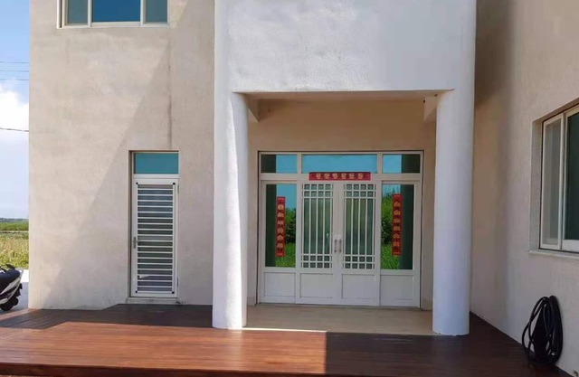 獨棟鄉村別墅，我們離馬公市12公里、機場8公里、鄰近南寮古厝群200公尺、奎壁山摩西分海2公里，菓葉觀日、菓葉灰窯、龍門閉鎖陣地等，門口備有大量停車場