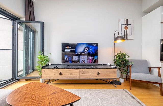 0055 - Kadikoy, comfy, cozy and modern.