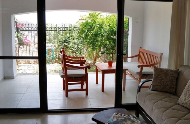 1+1 Bahçeli, deniz ve şehir manzaralı daire