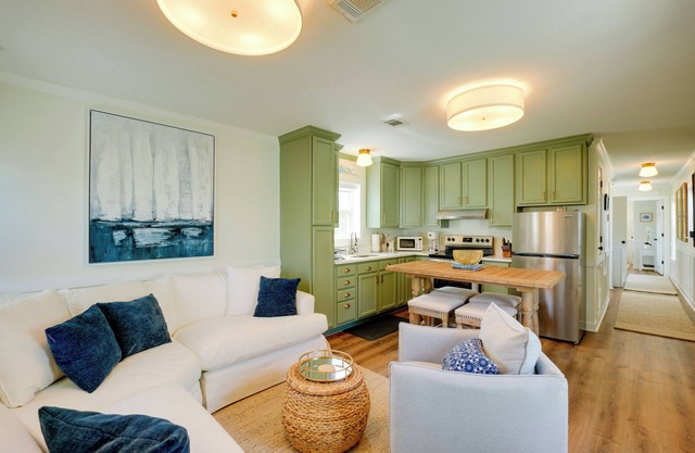 < 1/2 Mi to Beach: Gem w/Lanai in Pass Christian