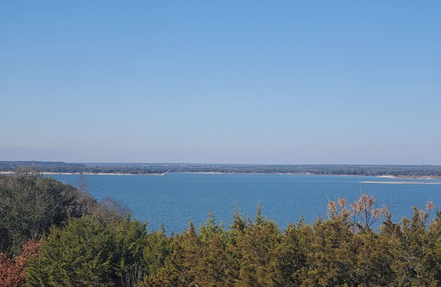 1 acre home on Lake Whitney w/amazing views & trail to the lake. RELAXATION!