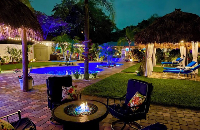 1-Acre Resort-Style Paradise Near West Palm Beach, Heated Pool, Tikis, Sleep 14