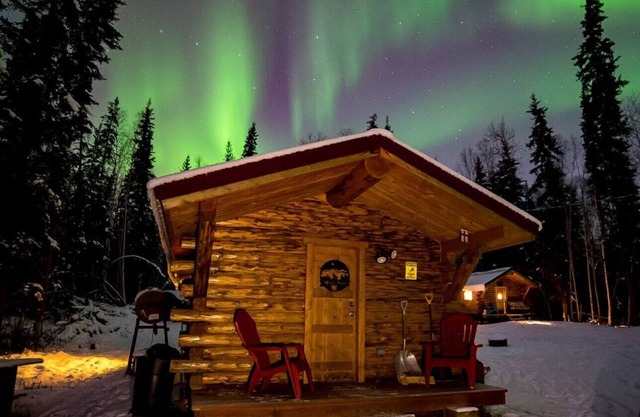 1 Bd. Deluxe Log Cabin | View Northern Lights!