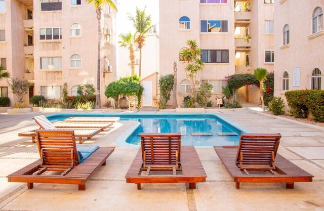 1 BD Gated Community, Located 2 blocks to Beach