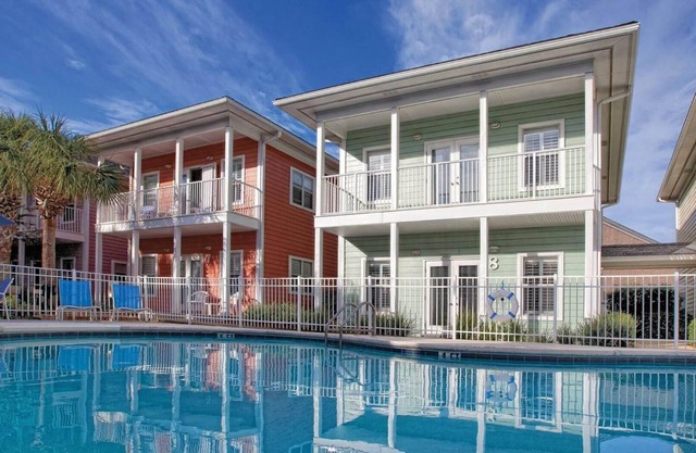 1 bdrm sleeps 6 with hall bunks