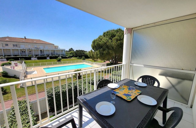 1-Bed Apt with Pool, South Terrace, Near Beach