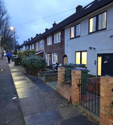 1 Bed Flat - Sleeps 2 - Parking - Garden