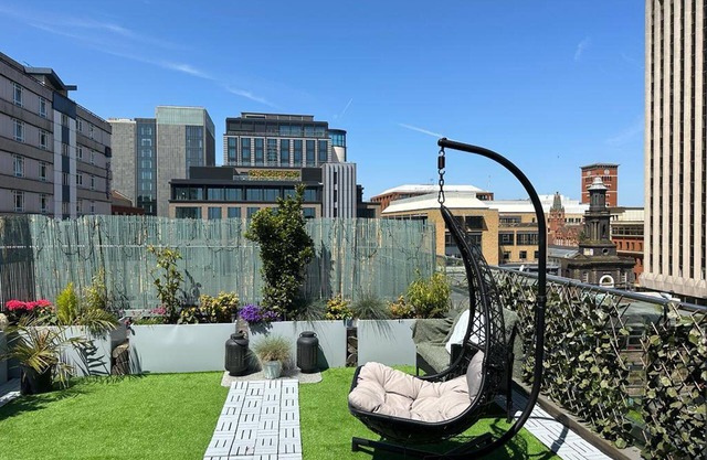1 Bed Penthouse - Hot Tub - Roof Terrace - Parking
