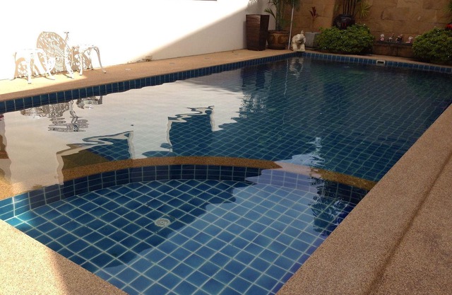 1 bed room 2 minutes walk to Kata Noi beach