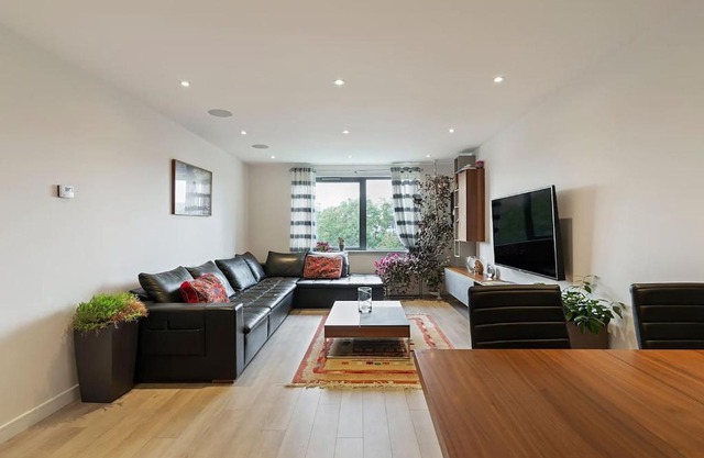 1-Bed Spacious Flat, North London, 15 Minutes to Central