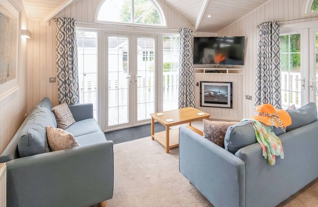 1 bedroom accommodation in Milford-on-Sea, Nr Lymington